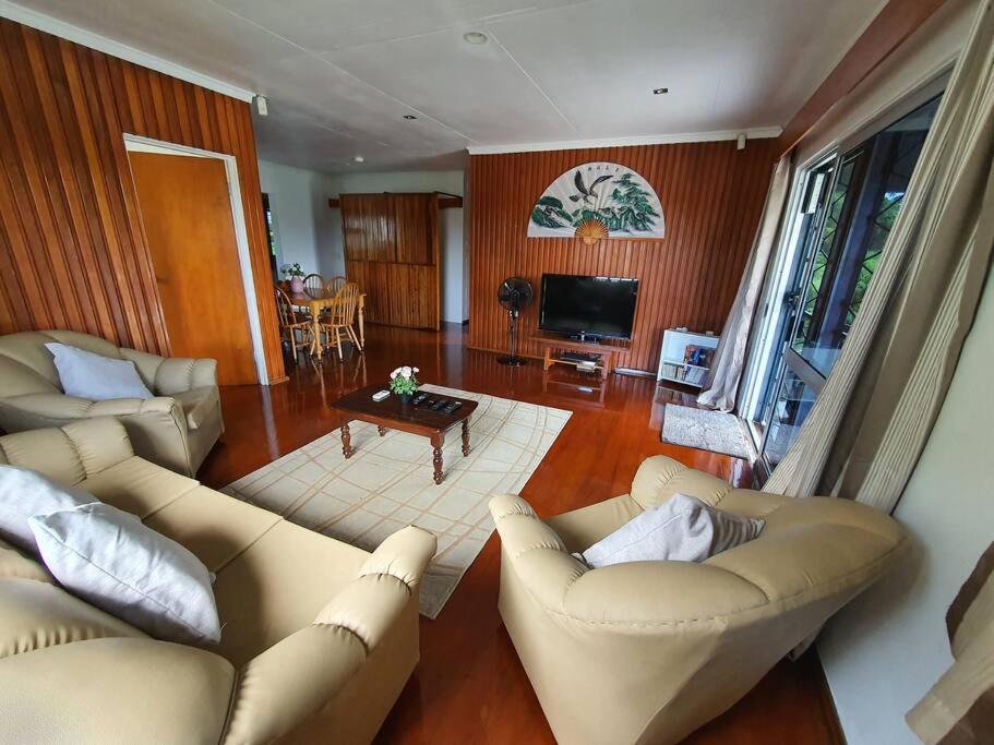 סובה Loverly 3 Bedroom Rental Pool Outdoor Area Upper מראה חיצוני תמונה
