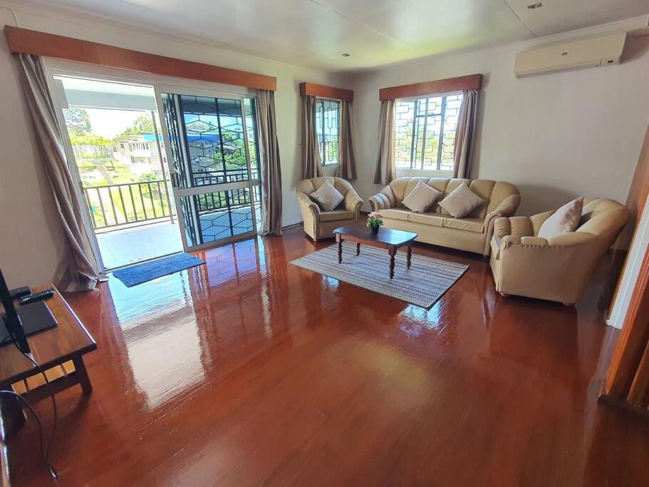 סובה Loverly 3 Bedroom Rental Pool Outdoor Area Upper מראה חיצוני תמונה
