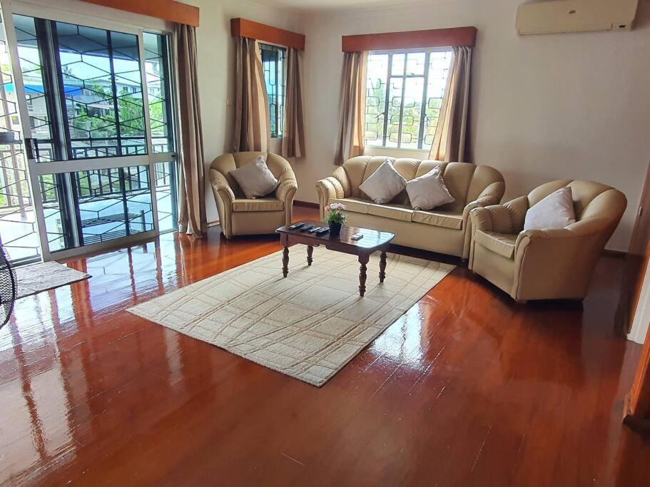 סובה Loverly 3 Bedroom Rental Pool Outdoor Area Upper מראה חיצוני תמונה
