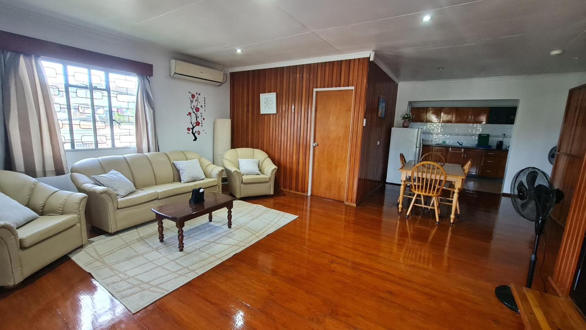 סובה Loverly 3 Bedroom Rental Pool Outdoor Area Upper מראה חיצוני תמונה